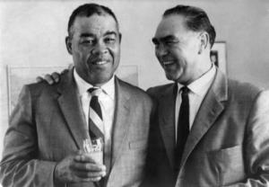 former-rivals---and-firm-friends---joe-louis-and-max-schmeling-share-a-drink-in-london-in-1966-136390116161210401-140512144749